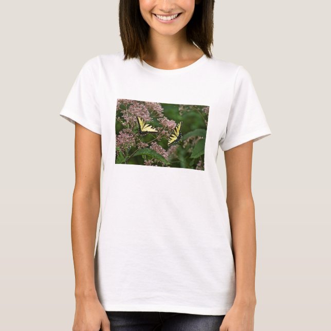 Tiger-Frack-Schmetterlinge auf Joe Pye Weed T-Shirt (Vorderseite)