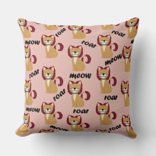 Tiger Hair Cat on Peach Kissen