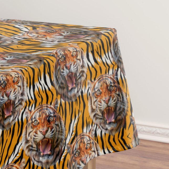 Tiger Head on Tiger Skin Animal Print Design Tischdecke (Von Creator hochgeladen)