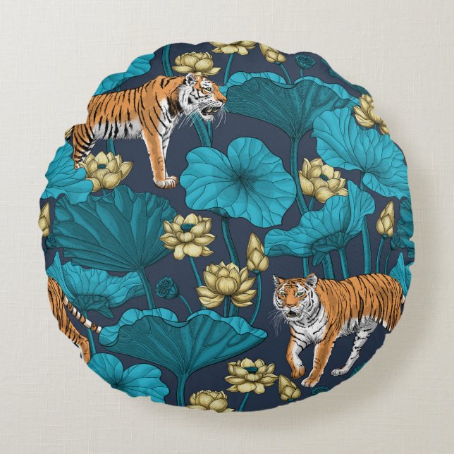 Tiger im gelben Lotusteich Rundes Kissen (Vorderseite)
