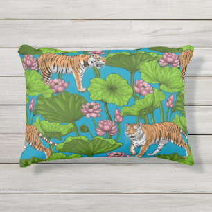 Tiger im rosa Lotusteich Kissen Für Draußen
