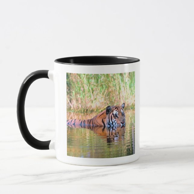 Tiger im See Tasse (Links)