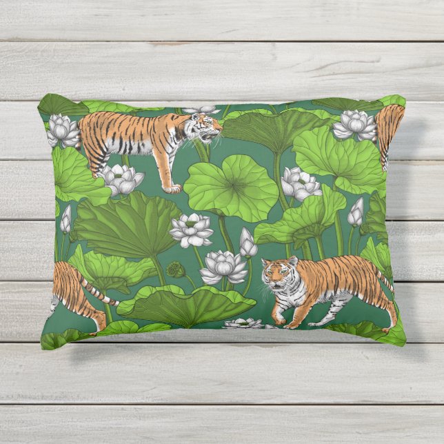 Tiger im weißen Lotusteich Kissen Für Draußen (Vorderseite)