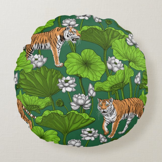 Tiger im weißen Lotusteich Rundes Kissen (Vorderseite)