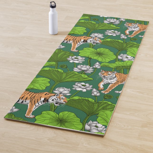 Tiger im weißen Lotusteich Yogamatte (Beispiel)