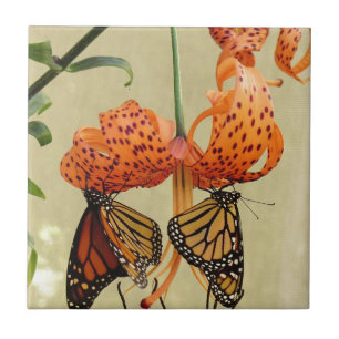 Tiger-Lilie und Monarchen Fliese