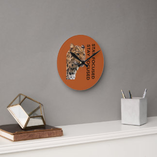 Tiger-Motivations-Wandkunstposter 'Bleib Fokussier Runde Wanduhr