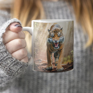 Tiger Roaring in einem Dschungel Kunst Kaffeetasse