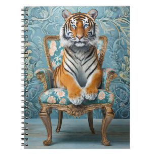Tiger sitzt auf einem Vintagen Stuhl Notizblock