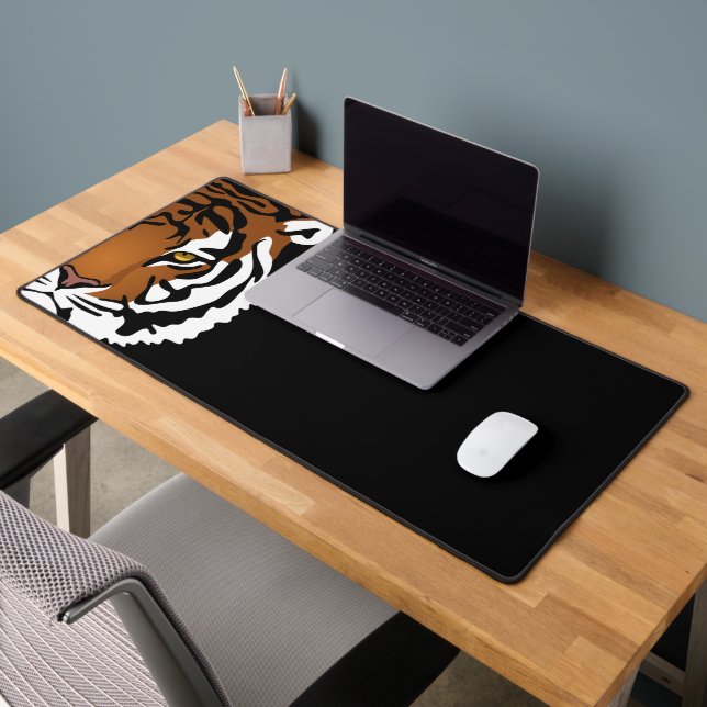 Tigre, chat sauvage sur noir (Bureau 2)