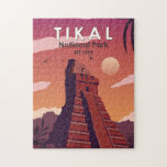 Tikal Nationalpark Guatemala Vintag<br><div class="desc">Tikal Vektorgrafik Design. Tikal ist eine antike Maya-Zitadelle im Regenwald von Nordguatemala.</div>