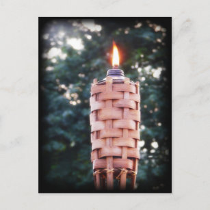 Tiki Torch - Bambus Outdoor Torch mit Flamme Postkarte