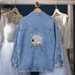 Til Death do us Party Retro Spiders Disco Hochzeit Jeansjacke<br><div class="desc">Mit der "Halloween Retro Disco Spiders" Wedding Invitation Suite verbinden sich unheimlicher Charme und grobkörniger Glamour,  der Ihren Gästen einen ganz besonderen Zauber verleiht! Das einzigartige Ensemble mit seinen schwarzen Spinnen,  dem glitzernden Silberdisco-Ball und dem faszinierenden Bogendesign verleiht dem Ganzen den Geist der Saison. #zazzlemade</div>