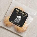 Til Death Skeleton Lovers Tarot Card Goth Wedding Quadratischer Aufkleber<br><div class="desc">Die "Til Death Skeleton Lovers Tarot Card Goth Wedding Square Sticker" - eine einzigartige und personalisierte Ergänzung zu Ihren Gastgeschenke Hochzeiten. Mit diesem individuellen Aufkleber mit Skeletten für Liebhaber von Tarot-Karten, der sich ideal für eine gotische und sprichwörtliche Hochzeitsfeier eignet, können Sie das dunkle Märchenthema einnehmen. Diese Aufkleber dienen als...</div>
