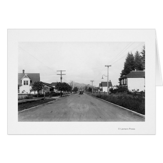 Tillamook, Oregon, scène de rue résidentielle (Devant horizontal)