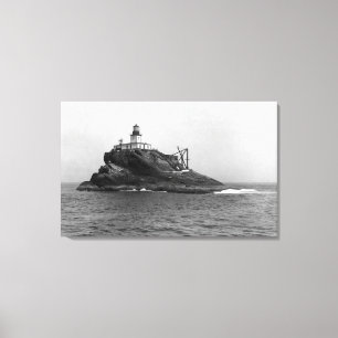 Tillamook Rock, dominiert von seinem Leuchtturm Leinwanddruck
