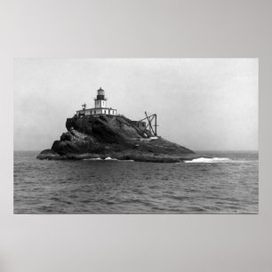 Tillamook Rock, dominiert von seinem Leuchtturm Poster