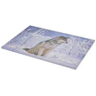 Timberwolf sitzt im Schnee, Canis lupus, Schneidebrett