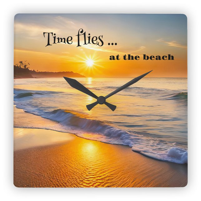 Time Fliegen Beach Sunset Quadratische Wanduhr (Classic design wall clock featuring a sunset on the beach)