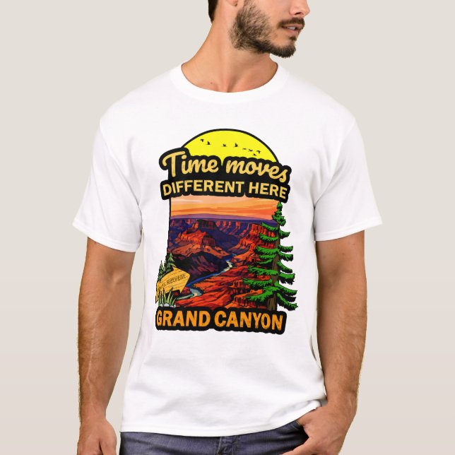 Time Moves Differently Here – Canyon Nature Hiking T-Shirt (Vorderseite)