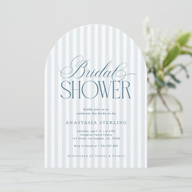 Timeless Script Blue Stripes Arched Bridal Shower Einladung (Stehend Vorderseite)