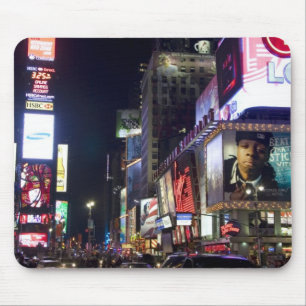 Times Square in der Nacht in Manhattan, New York Mousepad