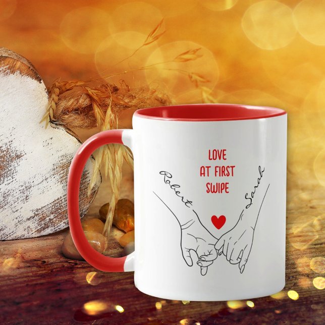 Tinder Couple Holding Hands Valentine's Day Red Tasse (Von Creator hochgeladen)
