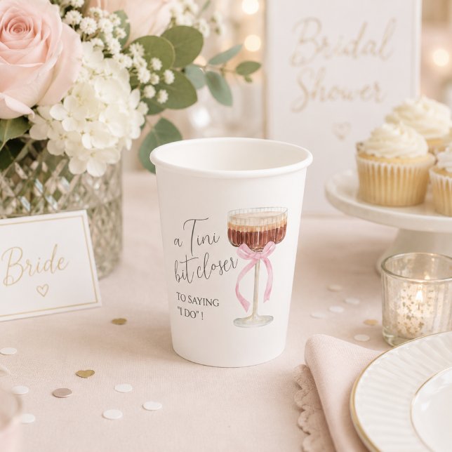 Tini Bit Closer Brautparty  Pappbecher (tini bit closer paper cups)