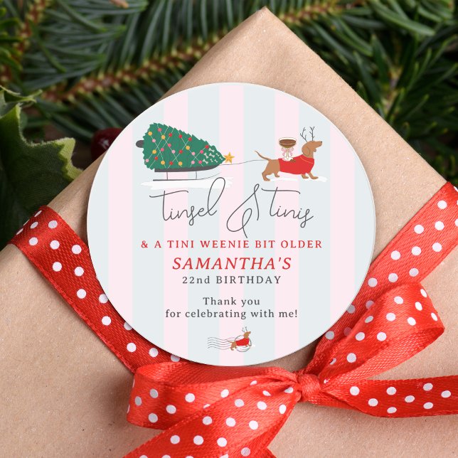 Tinsel & Tinis Tini Weenie Bit Christmas Doxie Runder Aufkleber (Tinsel & Tinis Tini Bit Weenie Older Espresso Martini Cocktail Christmas Sticker Dachshund Doxie )