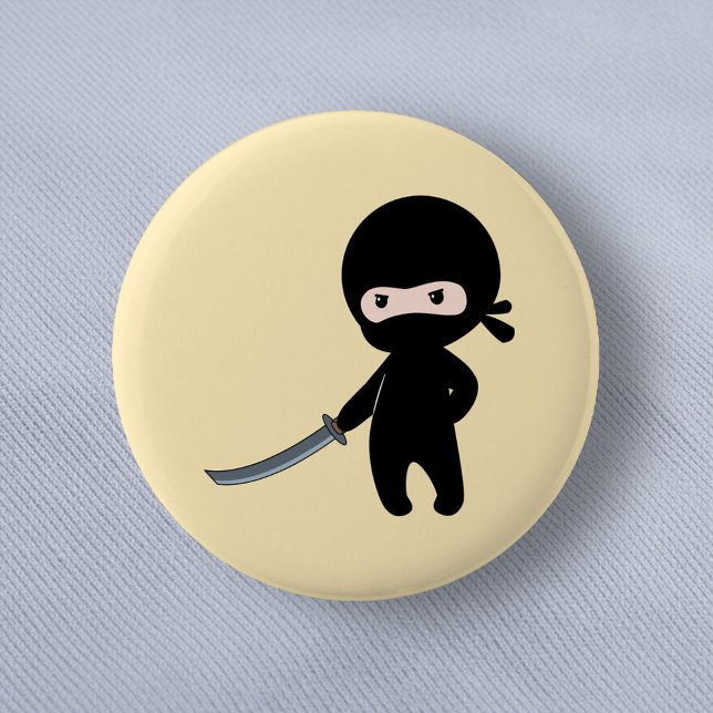 Tiny Angry Ninja auf Yellow Button (Von Creator hochgeladen)