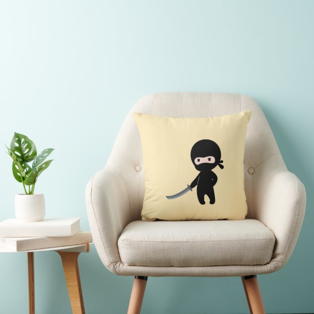 Tiny Angry Ninja auf Yellow Kissen (Stuhl )