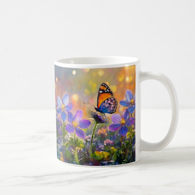 Tiny Butterfly On Wildblumen bei Sunrise Kaffeetasse (Rechts)