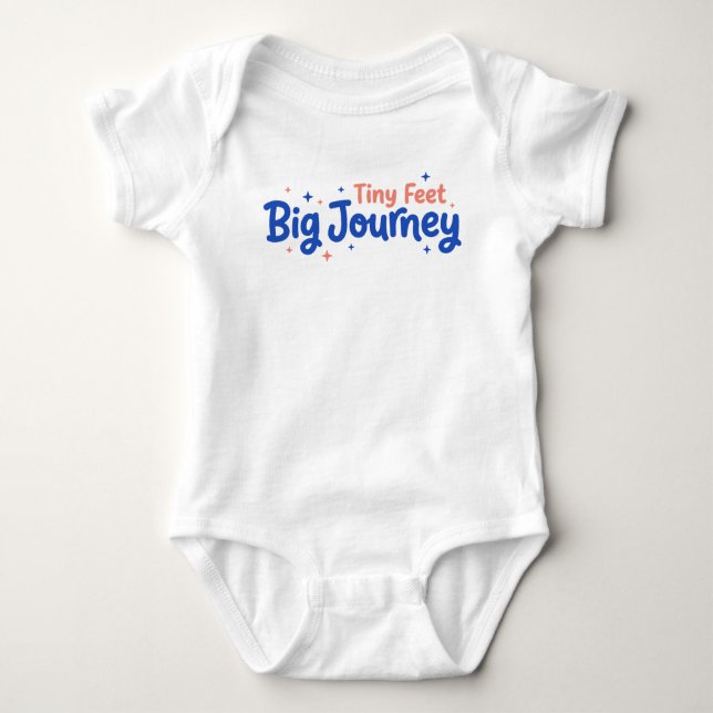 Tiny Feet Big Journey Baby Strampler (Vorderseite)