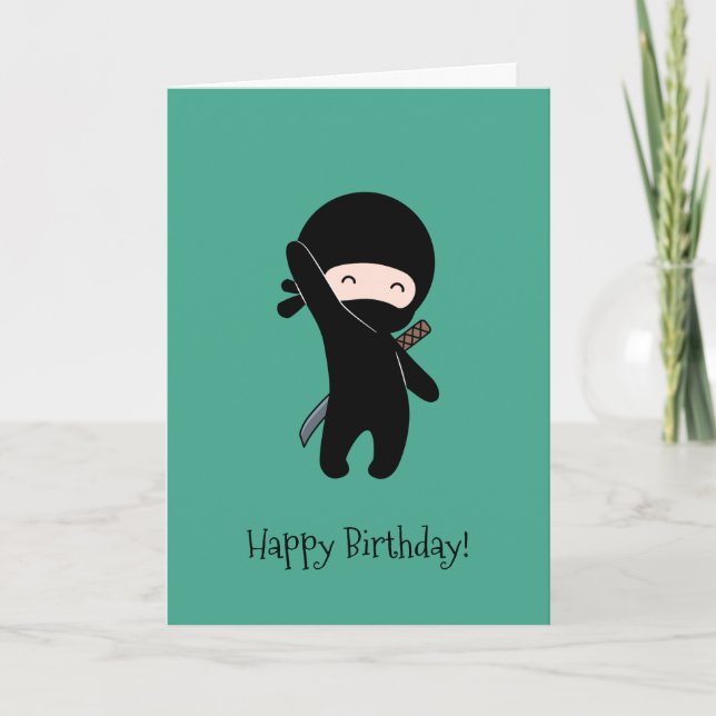 Tiny Happy Ninja am dunklen Grünen Geburtstag Karte (Vorderseite)