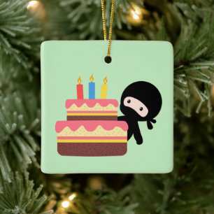 Tiny Ninja Behind Birthday Cake on Green Keramikornament