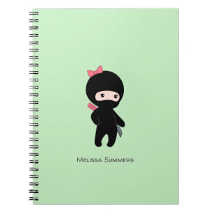 Tiny Ninja Girl Individuelle Name auf Green Notizblock