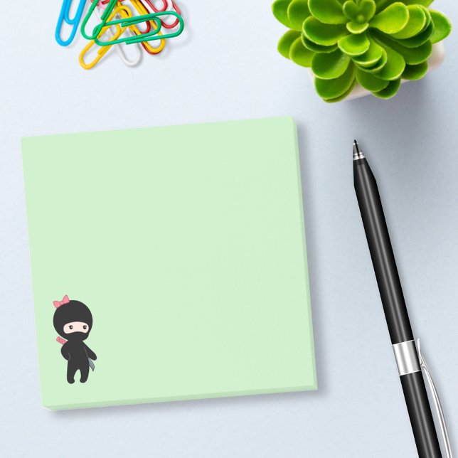 Tiny Ninja Girl on Green Post-it Klebezettel (Von Creator hochgeladen)