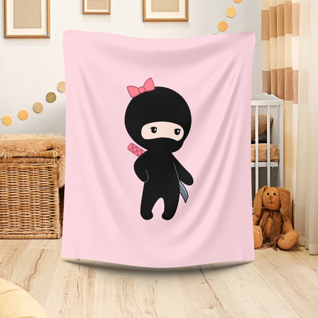 Tiny Ninja Girl on Pink Fleecedecke (Von Creator hochgeladen)