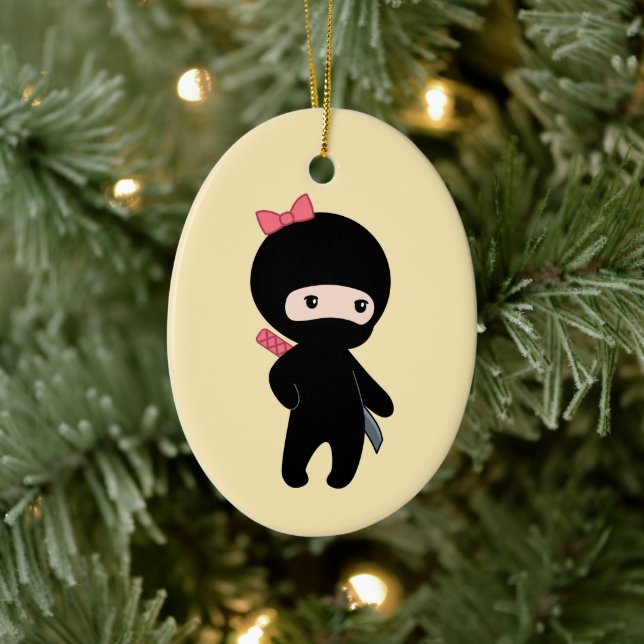 Tiny Ninja Girl on Yellow Keramik Ornament (Baum)
