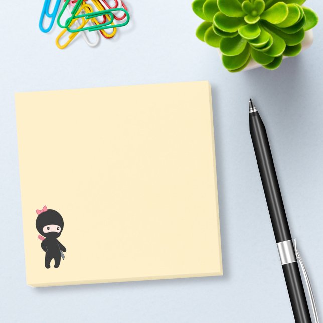 Tiny Ninja Girl on Yellow Post-it Klebezettel (Von Creator hochgeladen)