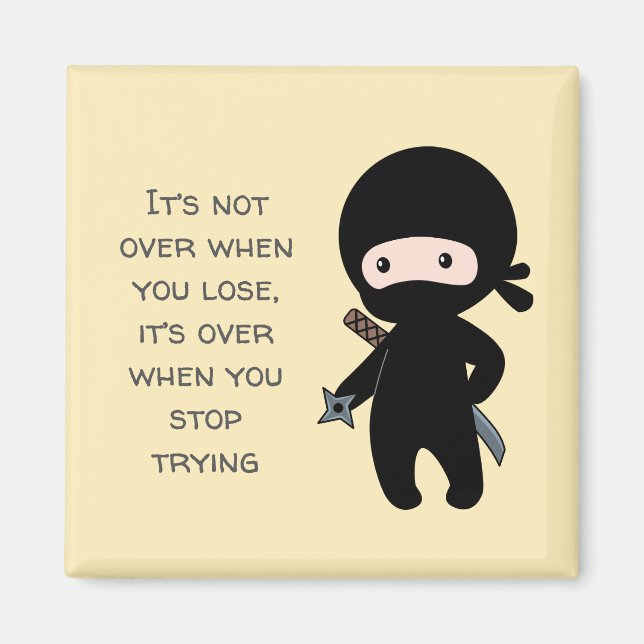 Tiny Ninja Holding wirft Star Yellow Zitat Magnet (Vorne)