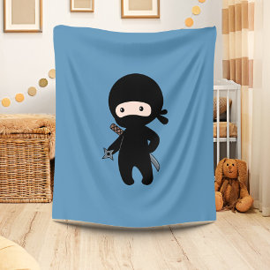 Tiny Ninja Holding wirft Stern auf blau Fleecedecke
