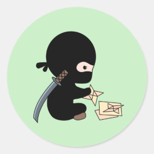 Tiny Ninja Making Origami Paper werfen Star Runder Aufkleber