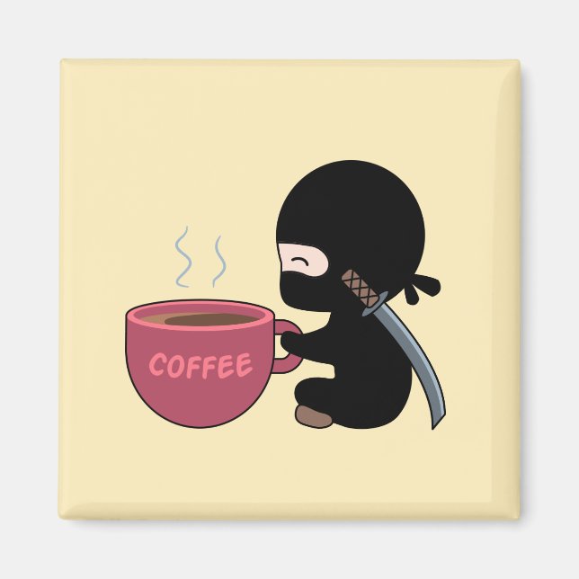 Tiny Ninja mit großer Tasse auf Gelb Magnet (Vorne)