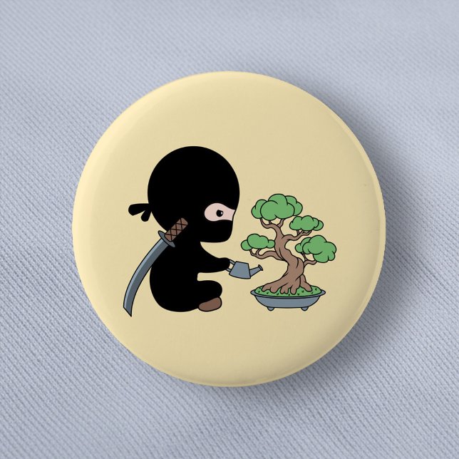 Tiny Ninja Watering Bonsai Tree on Yellow Button (Von Creator hochgeladen)
