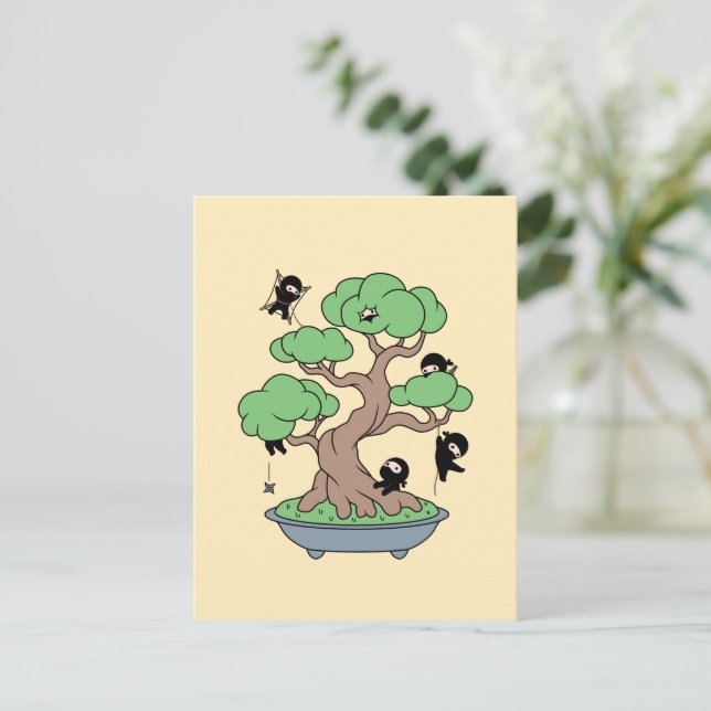 Tiny Ninjas in Bonsai Tree on Yellow Postkarte (Stehend Vorderseite)