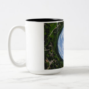 Tiny Planet Adventure - Große Kaffee-Tasse Zweifarbige Tasse