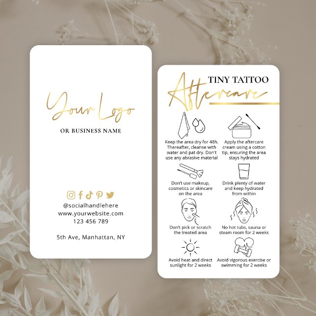 Tiny Tattoo Aftercare Guide Elegante Gold PMU Visitenkarte (White and faux gold Tiny Tattoo aftercare cards with icons & space for your logo)