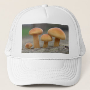Tiny Toadstools Macro Hat Truckerkappe