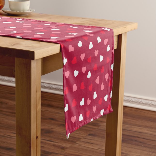 Tiny Valentine Hearts in Rot-Weiß-Rosa Kurzer Tischläufer (Beispiel)